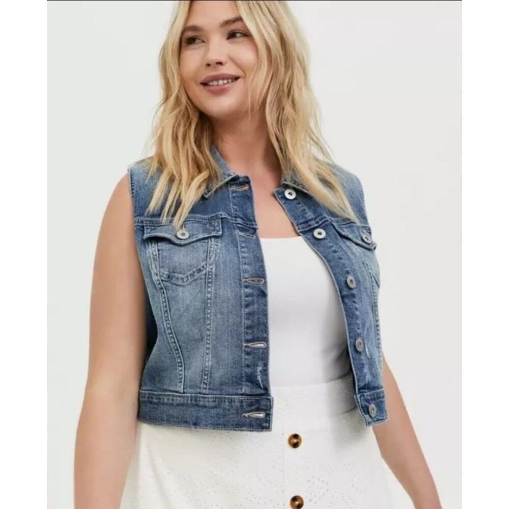 Torrid Women's Plus Size 2X Crop Denim Blue Medium Wash Button Up Collared Vest
